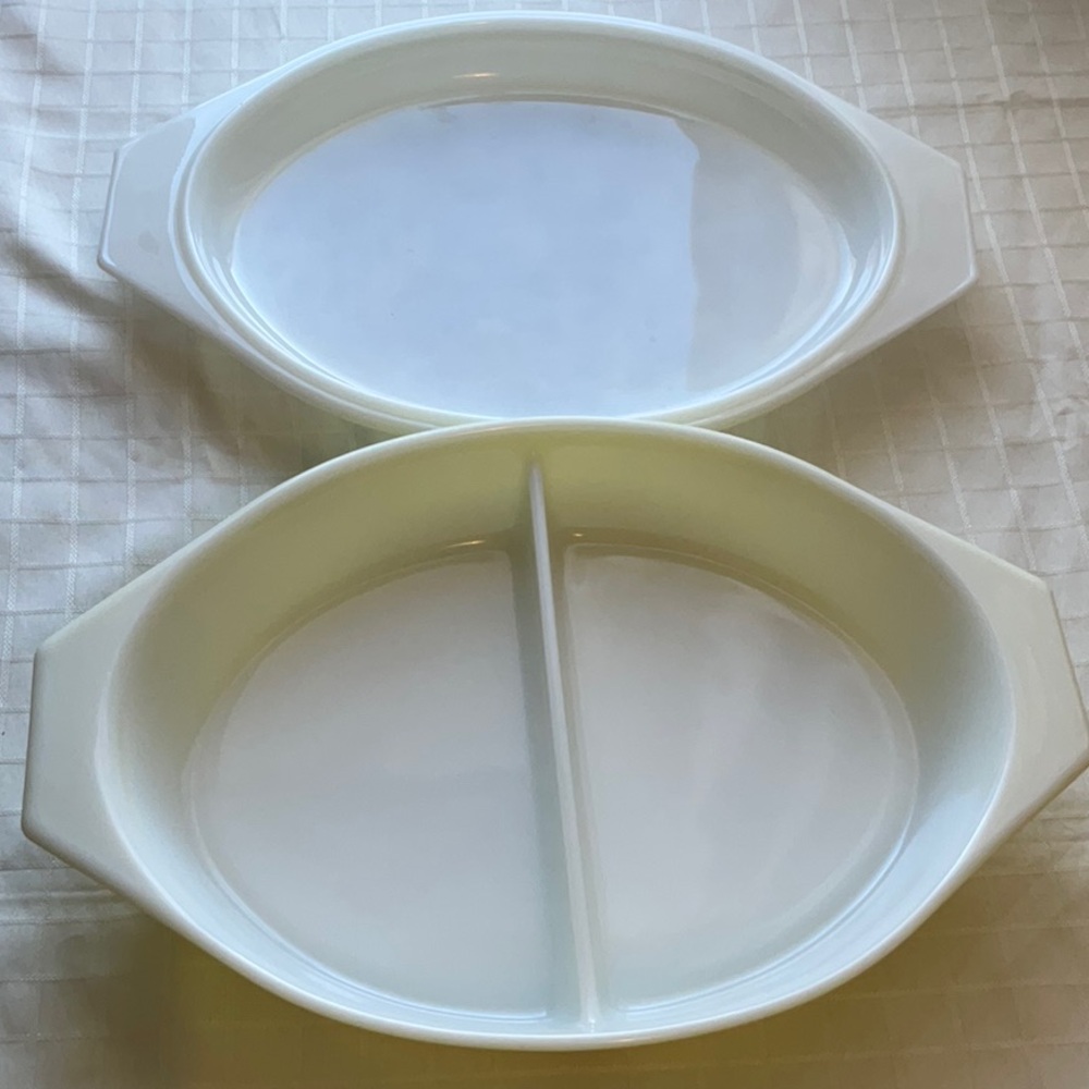 Pyrex Divided Casserole Dish - Picture 4 of 7